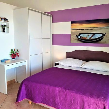 Apartments Tamara Хвар Стая снимка