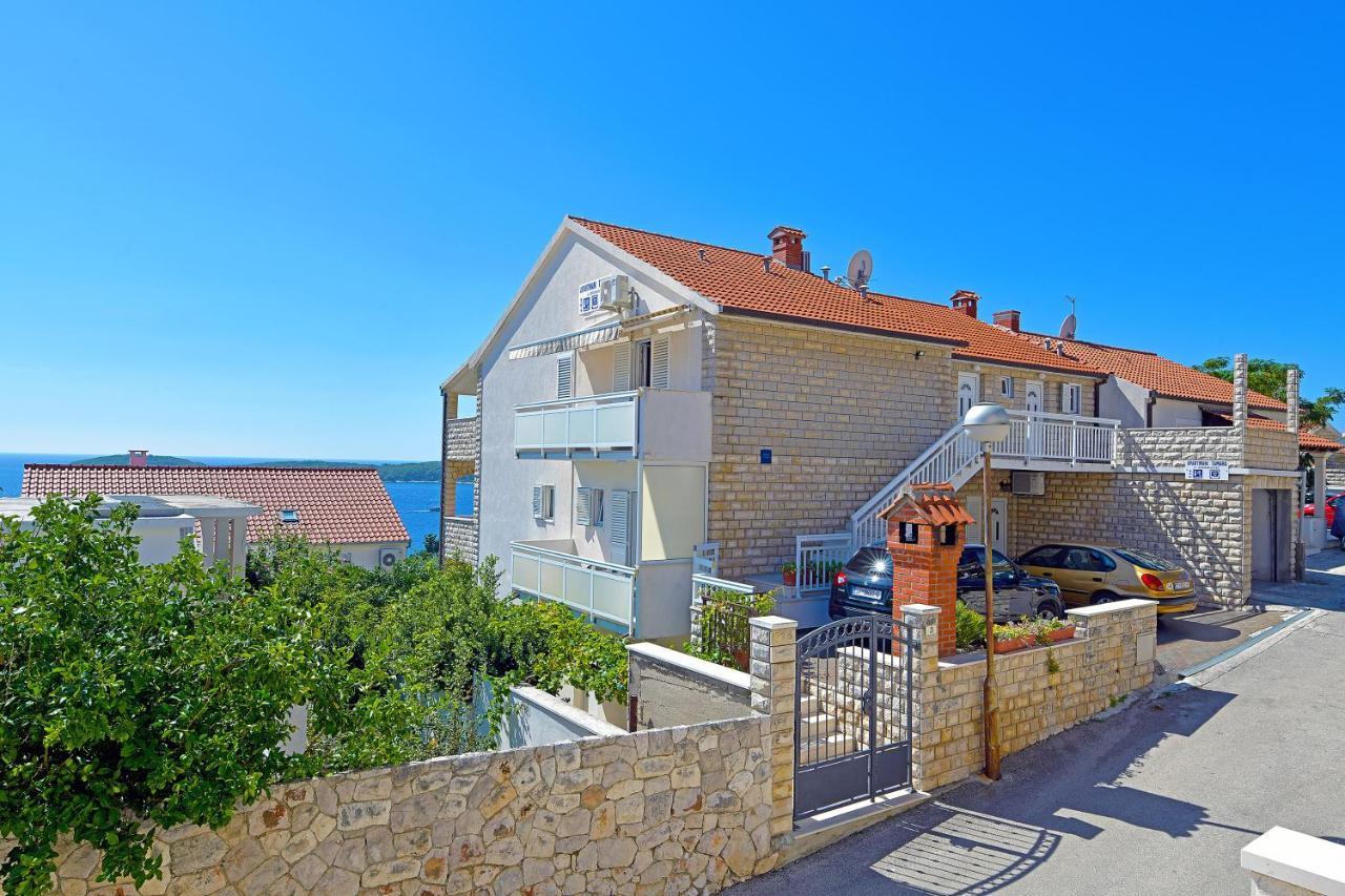 Apartments Tamara Хвар Екстериор снимка