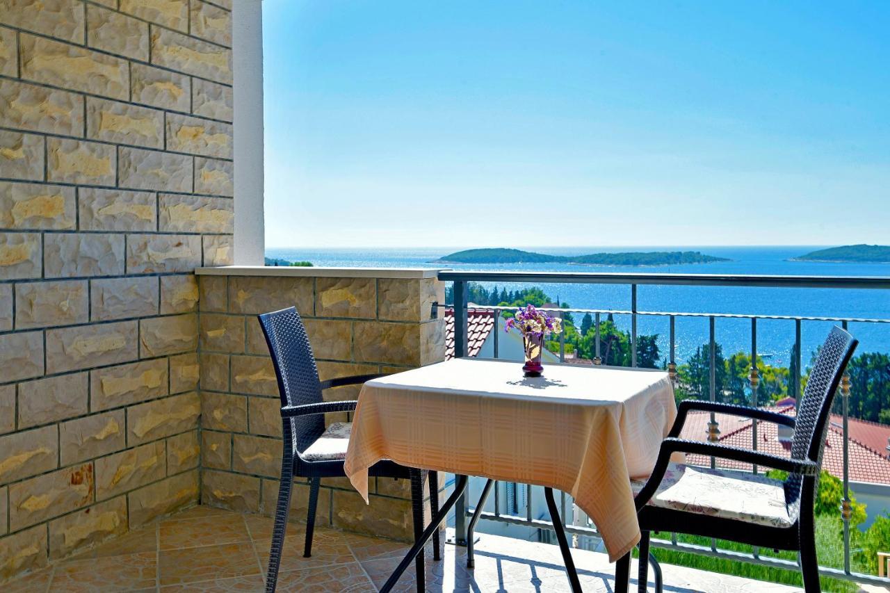Apartments Tamara Хвар Екстериор снимка