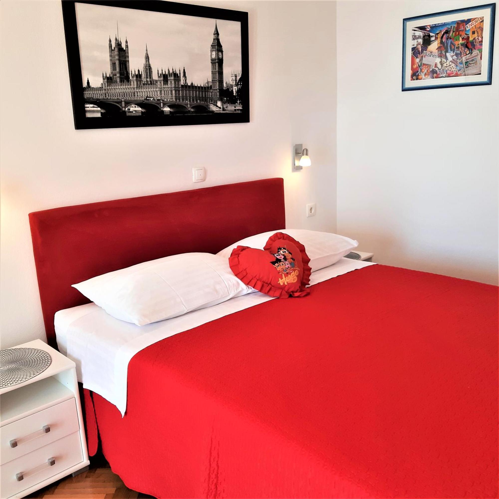Apartments Tamara Хвар Стая снимка