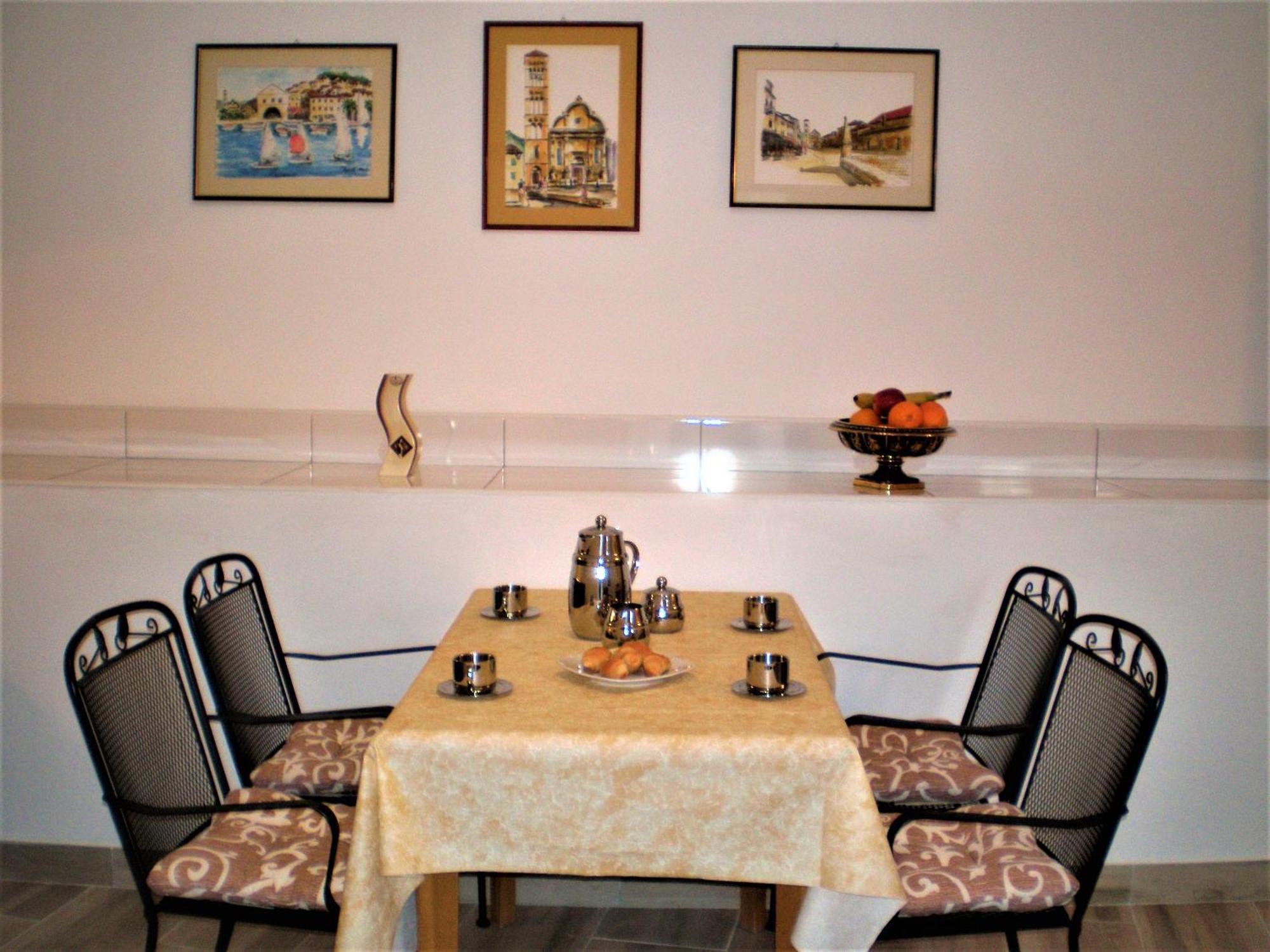 Apartments Tamara Хвар Стая снимка