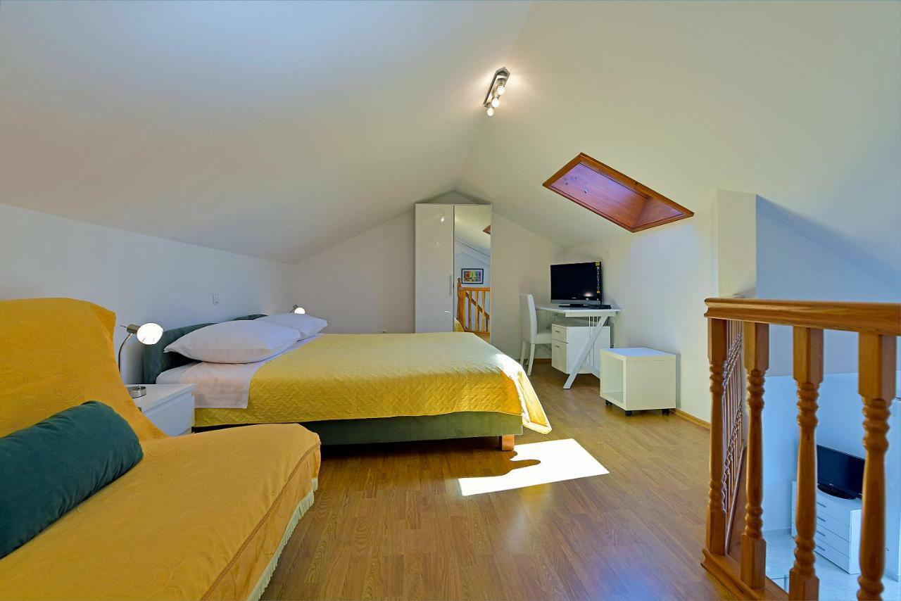 Apartments Tamara Хвар Екстериор снимка