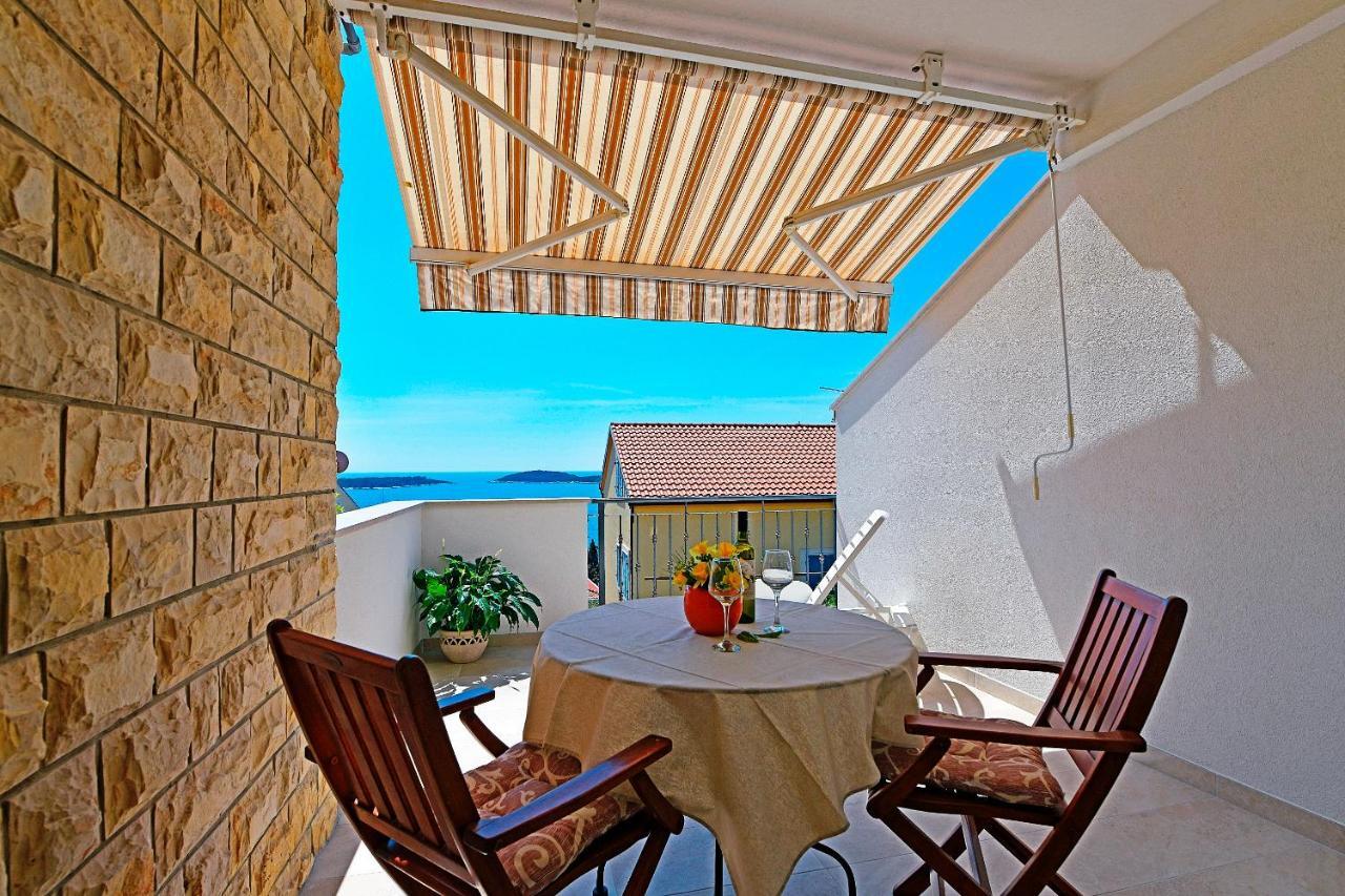 Apartments Tamara Хвар Екстериор снимка
